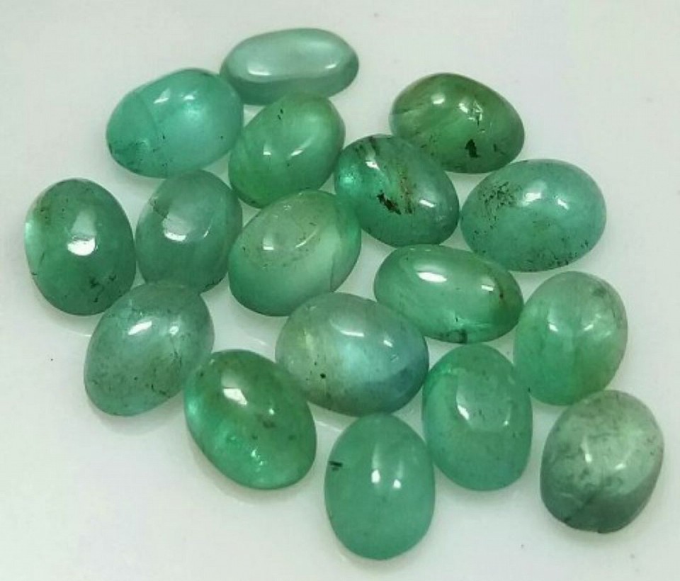 🔹8.90 ct Oval Cabochon Zambian Emeralds.