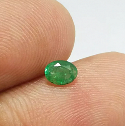 • Close-up Image of 5x3 Zambian Emerald Taken from the above batch.