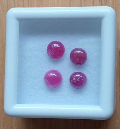 • Untreated Natural Ruby Round Cabochon (4 - 5mm).